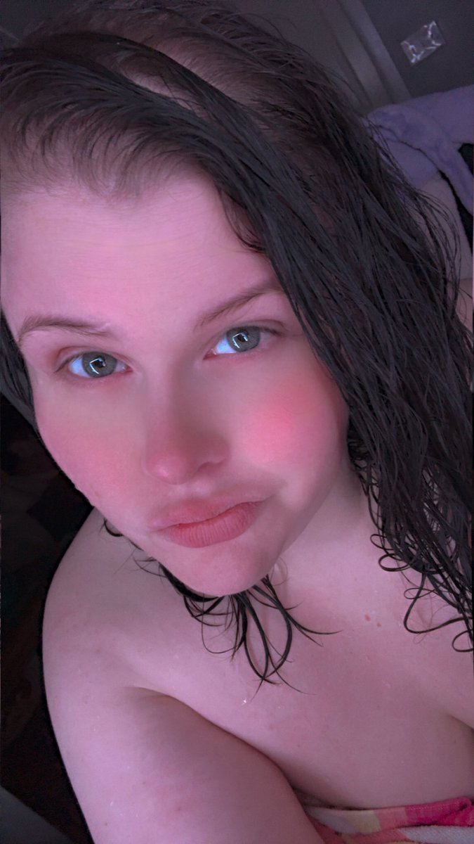 ashnic96862017's tweet photo. #dailyselfie #me #showerclean #eyes https://t.co/W3u0Ydn9wy