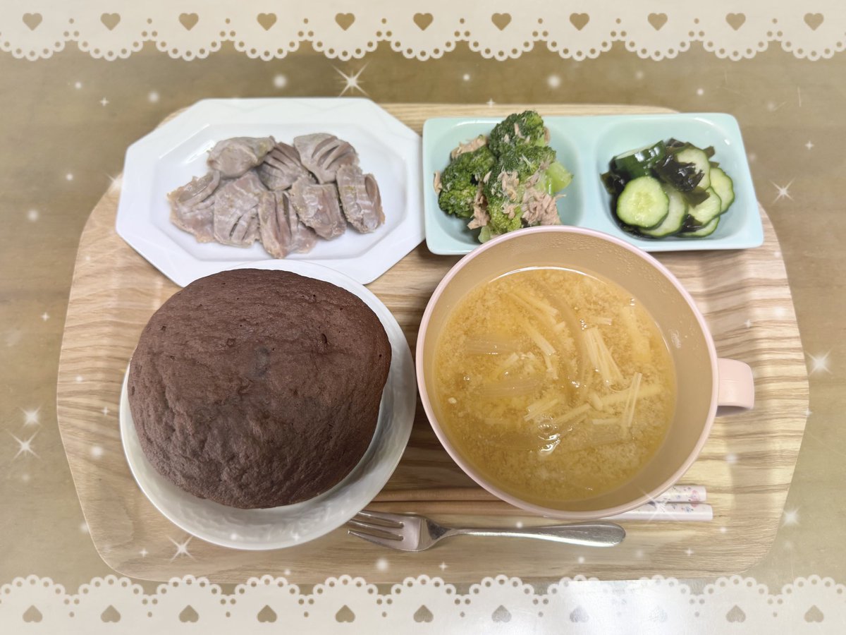 28chama's tweet photo. ꒰ おひるごはん ꒱

またまたおひるもココアおから蒸しパン🤣
ハマったら飽きるまで毎回食べたくなる...
今回は少し水分量増やしたらほわほわ感増した〜🫶🏻むっちりもほわほわもどっちもおいしいの🫶🏻
あと、FFさんが食べてて気になってたレモスコ...！🍋さっぱり食べれておいしかった( ›⩊‹ )⟡.· https://t.co/Nb8xhBdrLv