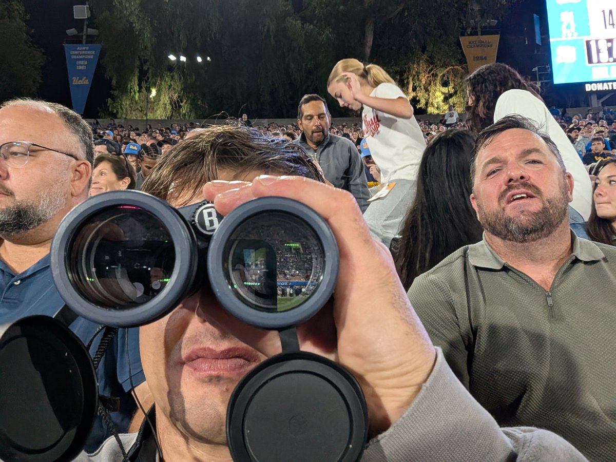 NoLatencyLive's tweet photo. Huge sack by ucla! 

Hear the action first live from the stands 

Live from the Rose Bowl. Calling UCLA–Purdue as it happens.
Zoom: https://t.co/Sk0HddCNmu
Meeting ID: 844 5722 5038
#GoBruins #UCLAvsPurdue #RoseBowl #BigTen #CFB #UCLAFootball https://t.co/ufyx8qlSRt