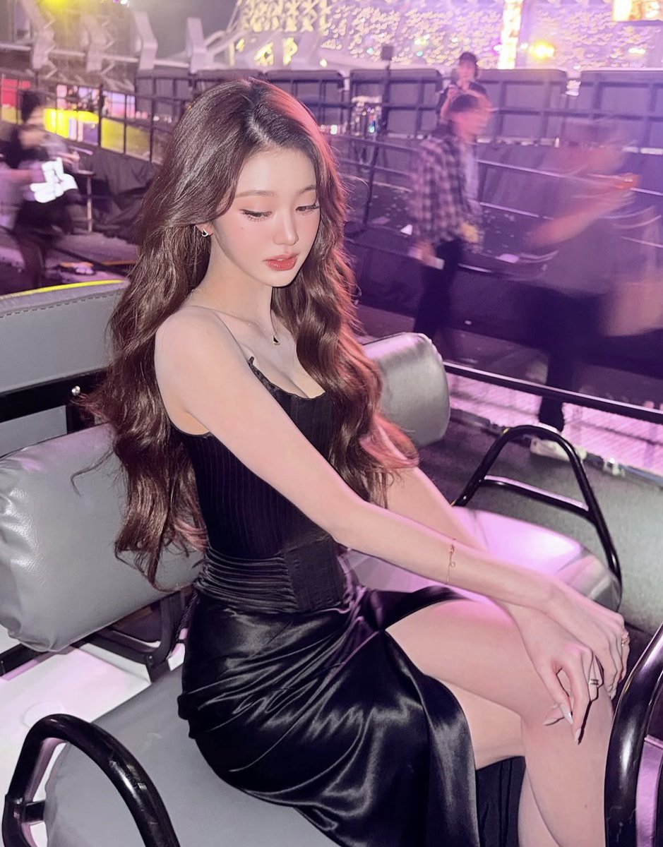 OXOX_XO_'s tweet photo. 소추 딸숭이들 다들 차렷ᜰᩚ𖡬‼️🖤

그렇게 작은거 달고 다니면 안창피해?💢

그���로 너가 뭘 할 수 있는데❓🤭⛓️

존💢나💢작💢아🤏💗
#연능 #야상극 #여깨 https://t.co/2aeINGxxhF