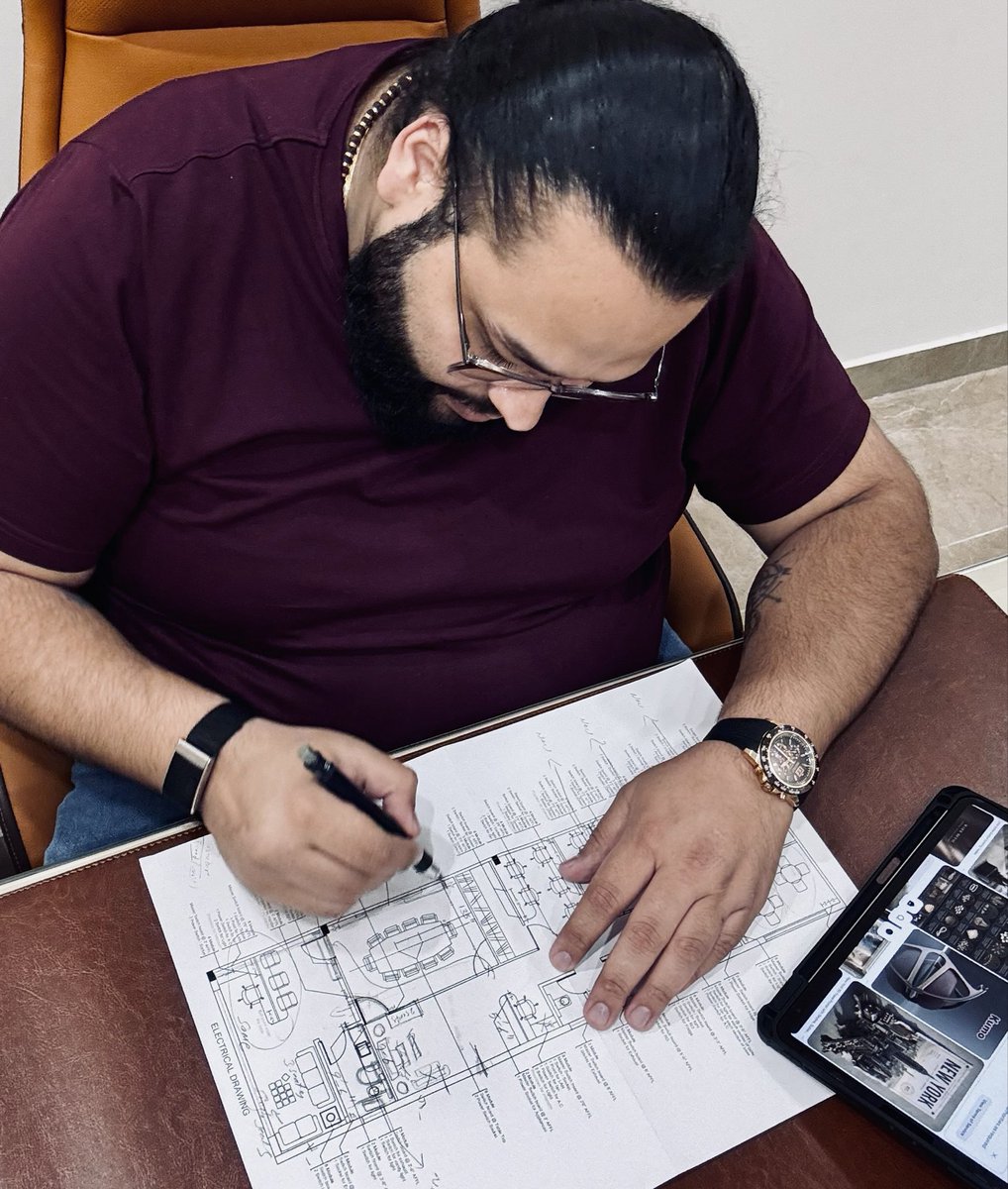 INEFFABLEGILL's tweet photo. Design isn’t just aesthetic—it’s problem-solving on paper before a single hammer swings.
Reviewing floor plans and technical drawings is always my favorite stage of the workflow.
#InteriorArchitect #CommercialDesign #DesignProcess #FitOut #ArchitectureLife https://t.co/vZIsnVZYbb
