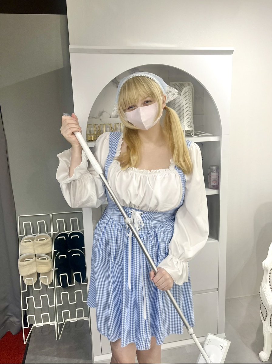 uuu_d0's tweet photo. 日本人男性と結婚したら毎日メイドコスで掃除したい〜 https://t.co/NPEUSfguDP