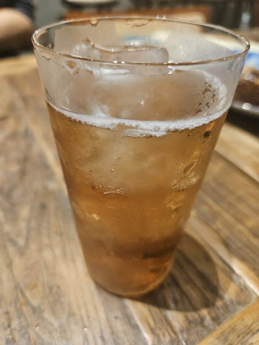 terayamasi's tweet photo. 紅茶の焼酎エモティ、紅茶の香りすごい！
創成川イーストの企画クラフトビ、香り豊か〜
クラーケン、甘いラムってソーダ割りするだけで美味い！！ https://t.co/7lViHg2ZH9
