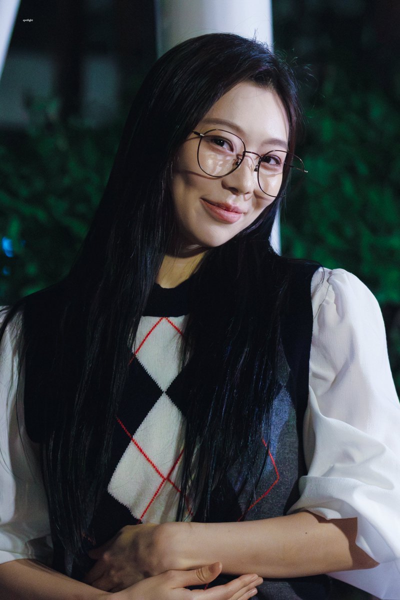 spotorlight's tweet photo. 260918 까라마조프의 자매들 퇴근길
이반 #전민지

👓✨ https://t.co/KG8PaHei6u
