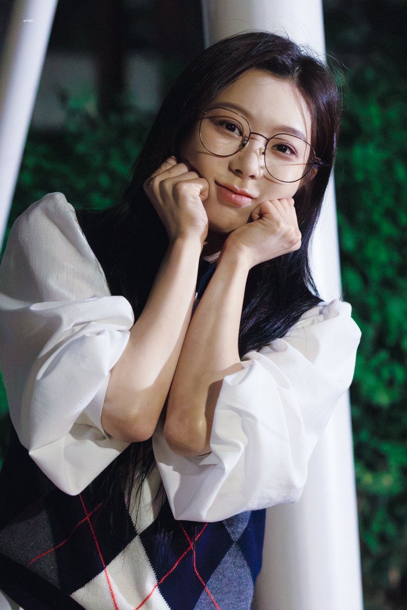 spotorlight's tweet photo. 260918 까라마조프의 자매들 퇴근길
이반 #전민지

안경만듀 https://t.co/s2RhQsYpEA