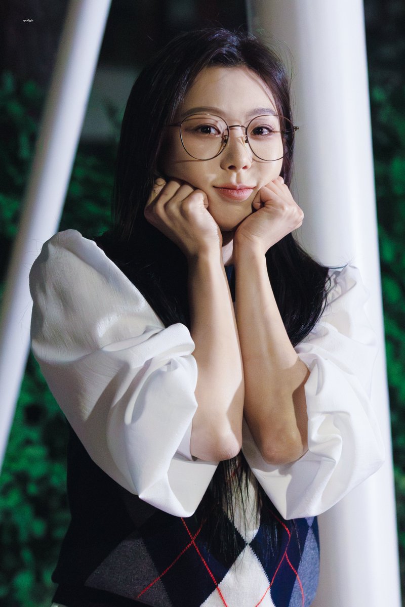 spotorlight's tweet photo. 260918 까라마조프의 자매들 퇴근길
이반 #전민지

안경만듀 https://t.co/s2RhQsYpEA