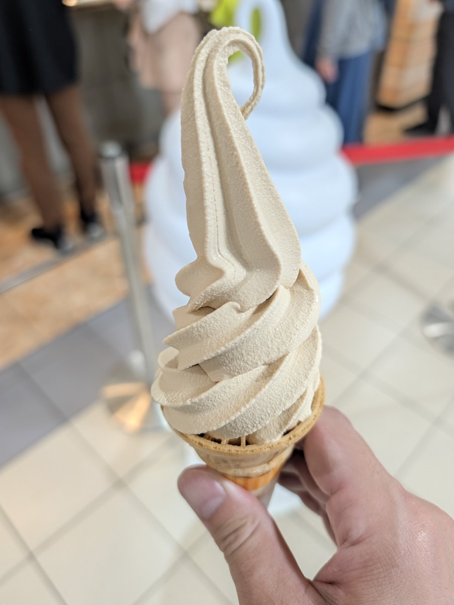 quartette's tweet photo. 今日のおやつも耕一路のモカソフト🍦
ジメジメの雨でもこれはやっぱり食べたい🏇 https://t.co/nCVgPbsFIu