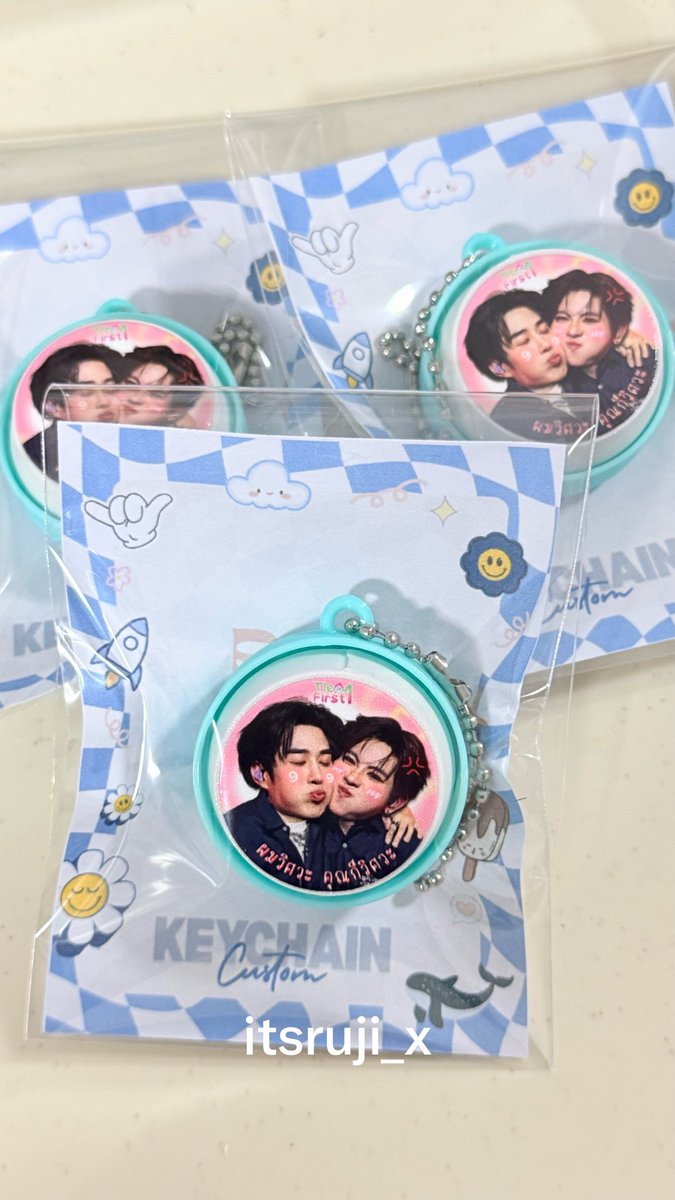 itsruji_x's tweet photo. ของจริงมาแล้วทุกคนกดฟินมากกก ยังพอมีเหลือๆจากที่แจกรอบออนไลน์ มีใครอยากได้อีกม้ายยยเค้าจะเอาไปแจกที่โปรเจคที่ยูเนี่ยนวันนี้

#ProjectForTle28thBD 
#Tle_mtm https://t.co/20znBDwaLu