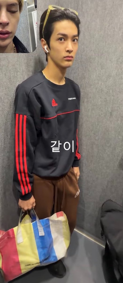 mrtinzip's tweet photo. did they mimick the keonho standing meme 😭😭 https://t.co/gvLXCENTBJ