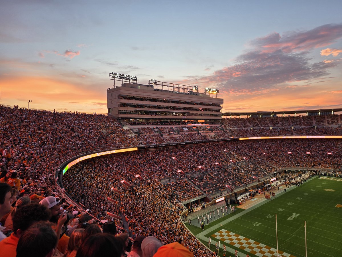 CJ_Stout7's tweet photo. Something really special about this place.
Go Vols
#neylandatnight
#govols
#neylandstadium
#nothingbetter https://t.co/EvqbkMSMXC