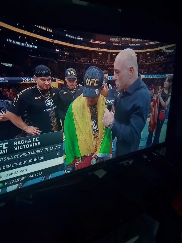 alex5carp's tweet photo. @chiariruz Porque estoy viendo la ufc pichona https://t.co/VkKVM2t1Vk