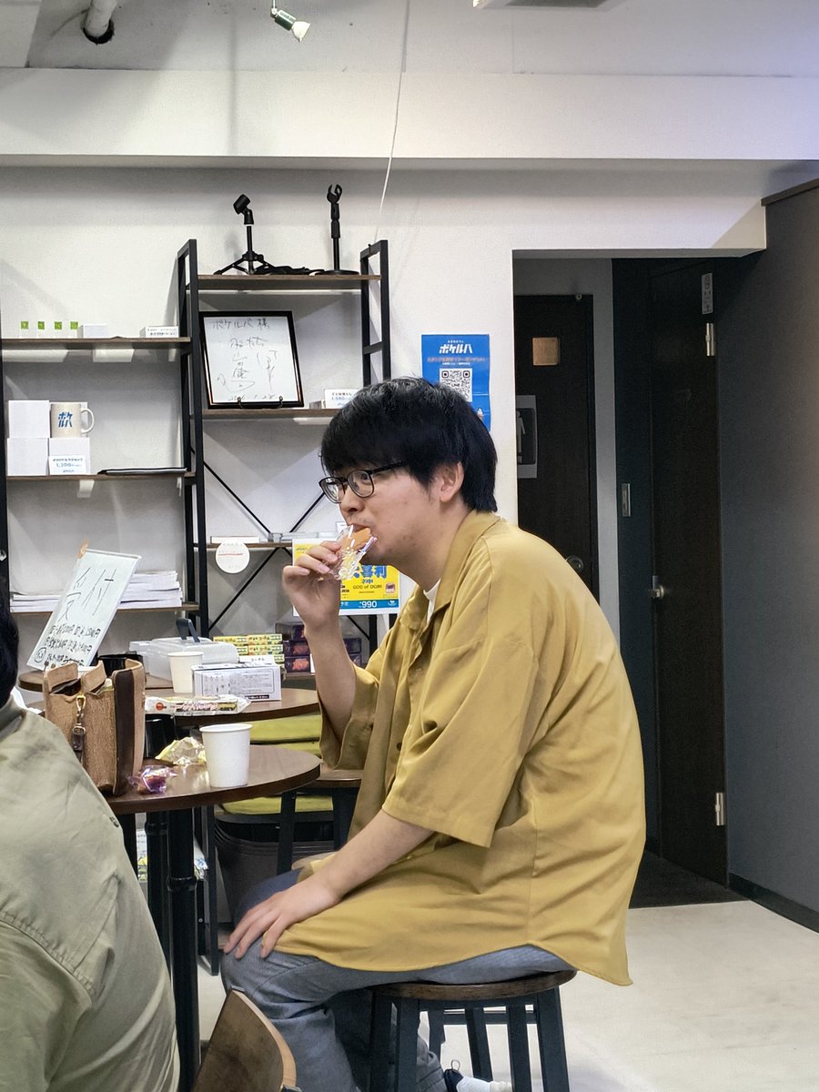 2_pon_'s tweet photo. 舞の海が分からなすぎるコバヤシ、自主的におやつタイムへ突入。
#大喜利爛漫祭 
#川崎大喜利会 https://t.co/5gsbci96c8