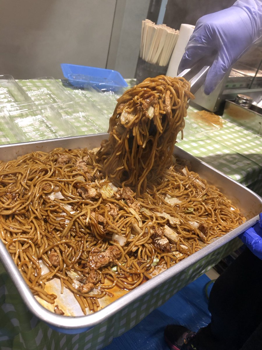 ponteramachi's tweet photo. 大盛況‼️
ぽんちゃん店長特製ソース焼きそば優勢😏 https://t.co/L7Rj5LOQBp