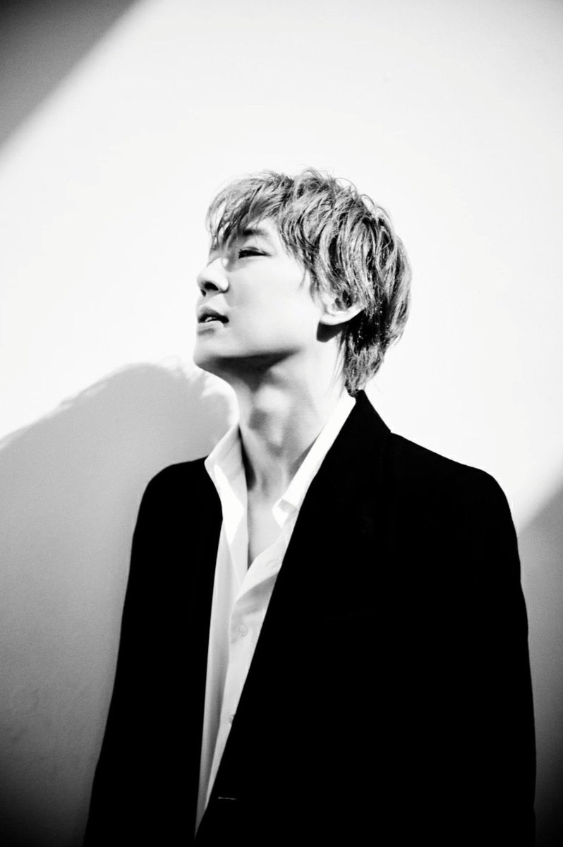 misamisa723's tweet photo. SlowDanceの公演で韓国に帰りたくないって言ってたよね。今は日本に住むようになってホントに幸せそうで嬉しい。こんなにビジュアルピカイチなユチョンを見れないなんて韓国の損失だよー。
#ユチョン日本デビュー2周年おめでとう  
#유천_일본데뷔_2주년_축하해
#Yuchun_JapanDebut_2ndAnniversary https://t.co/DKDCqklnOZ