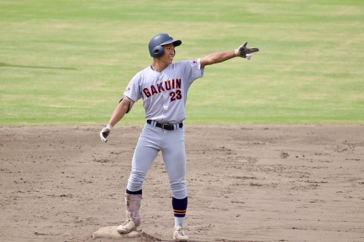 89_mie97's tweet photo. 🗓️2026.9.20 🏟️熱田愛知時計120スタジア

愛知学院大•渡邉隆生選手(②報徳学園)

2塁打を放ち塁上で先輩の杉山諒選手(現:千葉ロッテ)のパフォーマンスを披露！🔫
愛知工業大学側の応援スタンドからは「出た！杉山サンダー！」の声が笑 https://t.co/2yQt4pIHoh