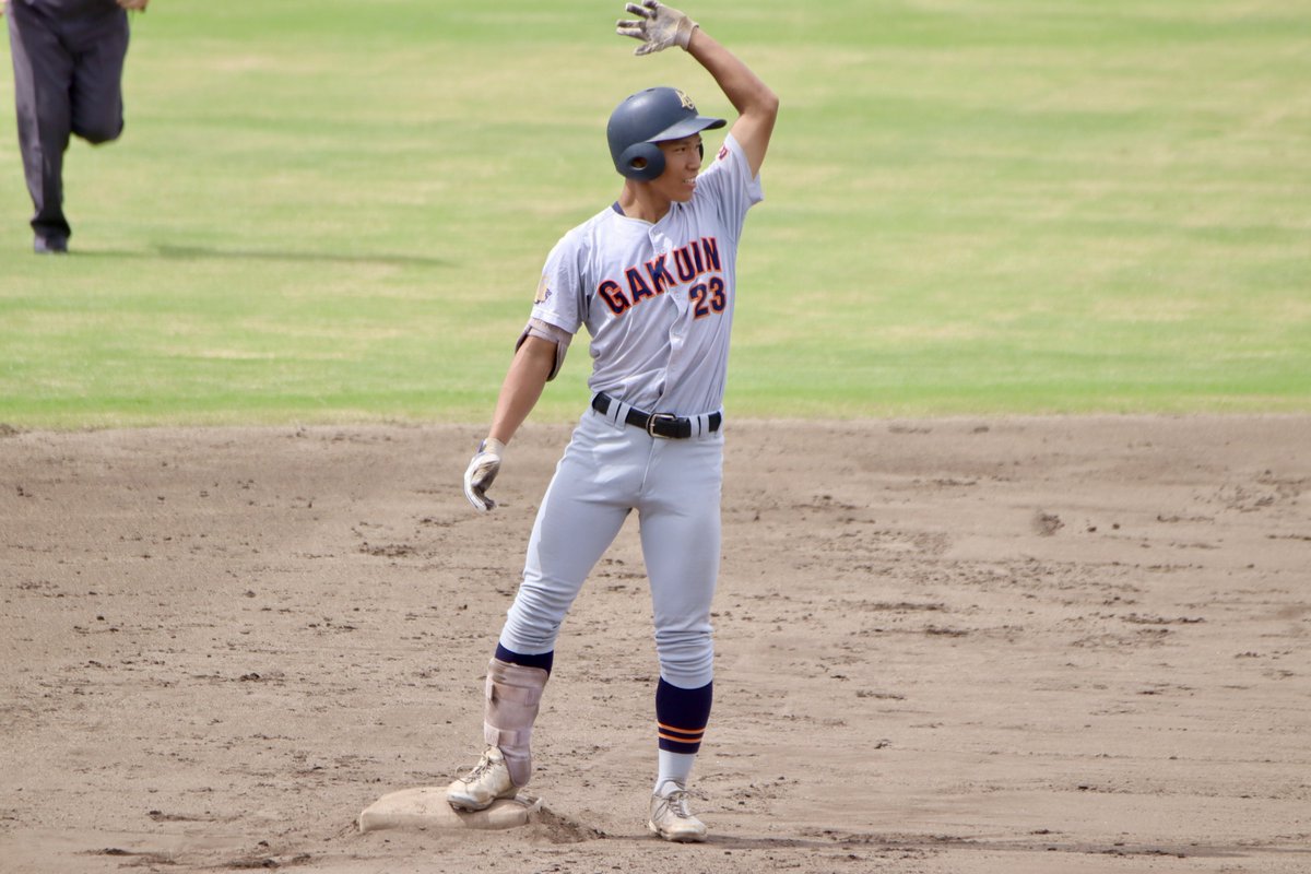 89_mie97's tweet photo. 🗓️2026.9.20 🏟️熱田愛知時計120スタジア

愛知学院大•渡邉隆生選手(②報徳学園)

2塁打を放ち塁上で先輩の杉山諒選手(現:千葉ロッテ)のパフォーマンスを披露！🔫
愛知工業大学側の応援スタンドからは「出た！杉山サンダー！」の声が笑 https://t.co/2yQt4pIHoh