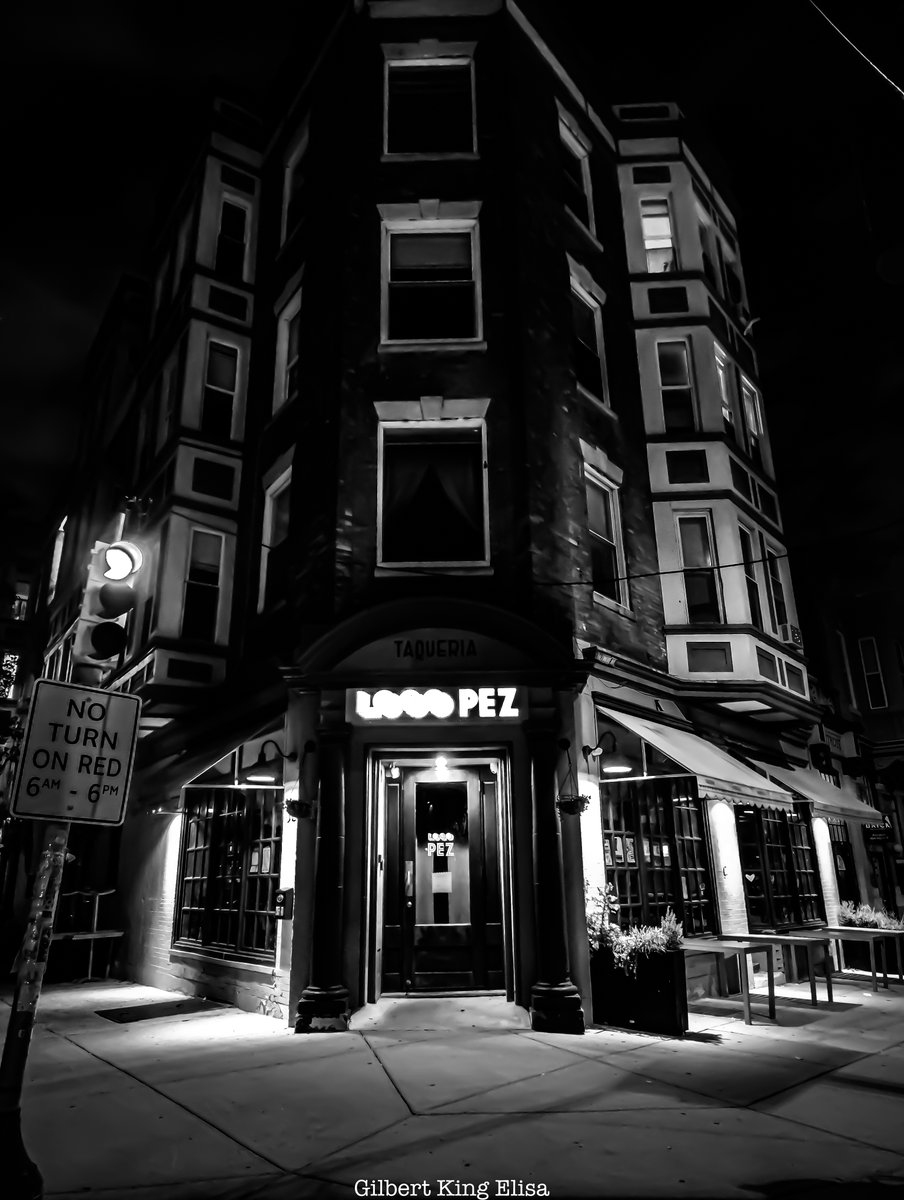 GilbertKElisa's tweet photo. #GilbertKingElisa #art #blackandwhite #bnw #philly #dimension #travelphotography #night #NightPhotography #blackandwhitephotography #photography #bnw #urbanphotography #streetphotography #monochrome https://t.co/AewXgMMXgi