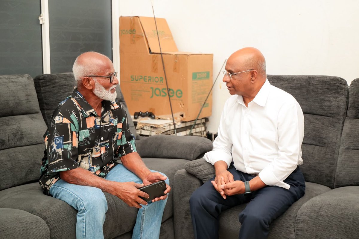SupporterShahid's tweet photo. ރިޔާސީ ޕްރައިމަރީގެ ކެމްޕޭނަށް އޮނަރަބަލް އަބްދުﷲ ޝާހިދު ކ. ގުރައިދޫއަށް ކުރެއްވި ދަތުރުފުޅުގެ ތެރެއިން. ގުރައިދޫ ރައްޔިތުންނާ ލިބިގެންދިޔަ ޔަގީން ކަމަކީ ޝާހިދުގެ ވެރިކަމެއްގައި ގައުމުގެ އިގްތިސާދު ރަނގަޅުވެ، ރައްޔިތުން މިތިބަ ހާލުން އަރައިގަނެވޭނެކަން. ޝާހިދުގެ އެ ވިސްނުމާއި ގާބިލުކަން އެބަހުރިކަން. 
@abdulla_shahid
#Shahid2028
#FudhuntheriDhivehiRaajje