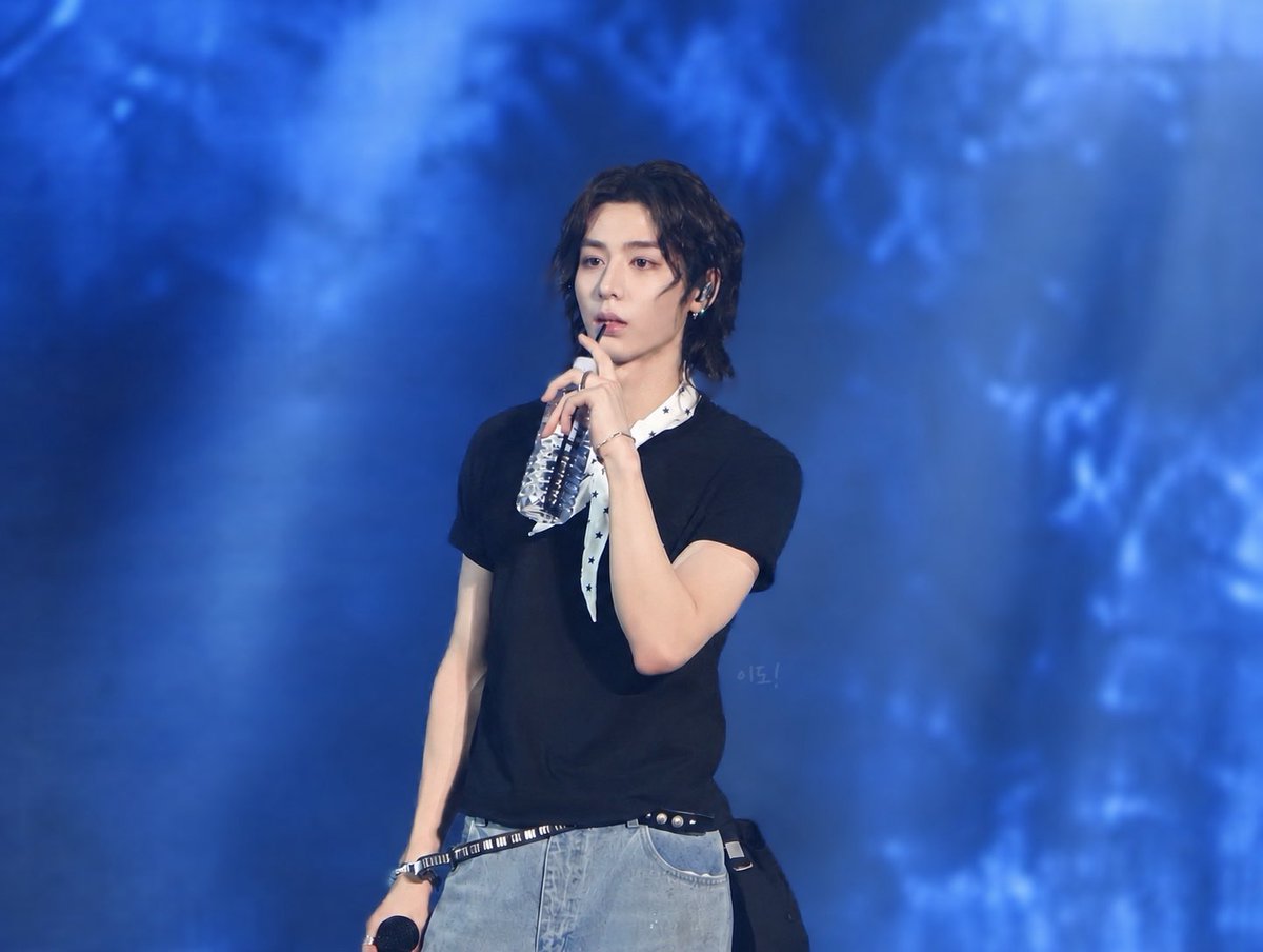 2doc21's tweet photo. 이하니 토끼……….뇸🫰🏻 https://t.co/Z1lVEqTpxu