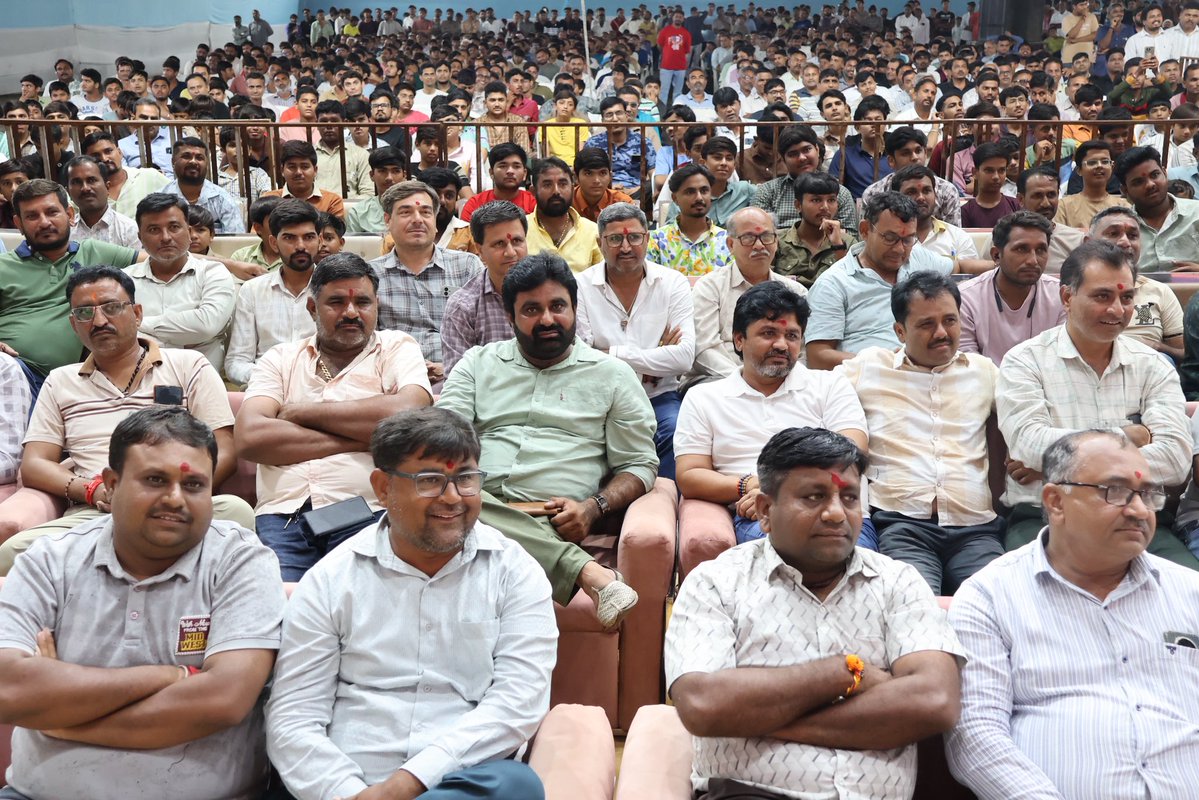 HardikPatel_'s tweet photo. “इस गणेश महोत्सव में उपस्थित किसी एक व्यक्ति के जीवन में भी यदि एक छोटा-सा सकारात्मक बदलाव आता है और उसे जीवन में आगे बढ़ने की नई दिशा मिलती है, तो मैं इस गणेश महोत्सव को सफल मानूंगा।”

भक्ति के साथ ज्ञान, संस्कार और प्रेरणा का संदेश देने वाले इस गणेश महोत्सव में बड़ी संख्या में नगरवासियों की सहभागिता देखने को मिली।