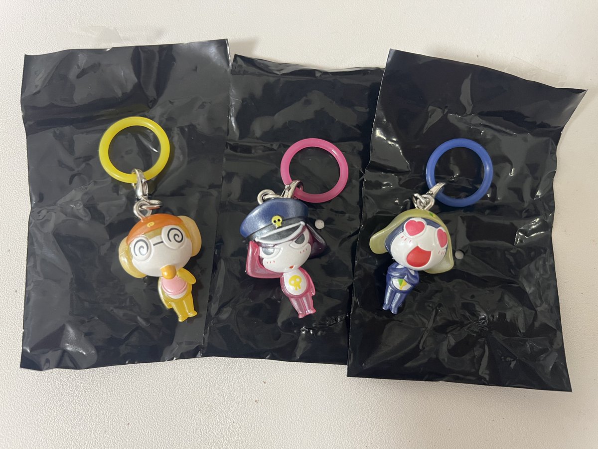 p_priillnn's tweet photo. ガチャ めじるしアクセサリー めじるし 交換

【譲】
画像　ケロロ軍曹

【求】 
チェンソーマン　レゼ、デンジ
＞＞その他めじるしなんでも

都内手渡しまたは郵送希望📮
ご連絡お待ちしております。 https://t.co/aO19R7YGKq