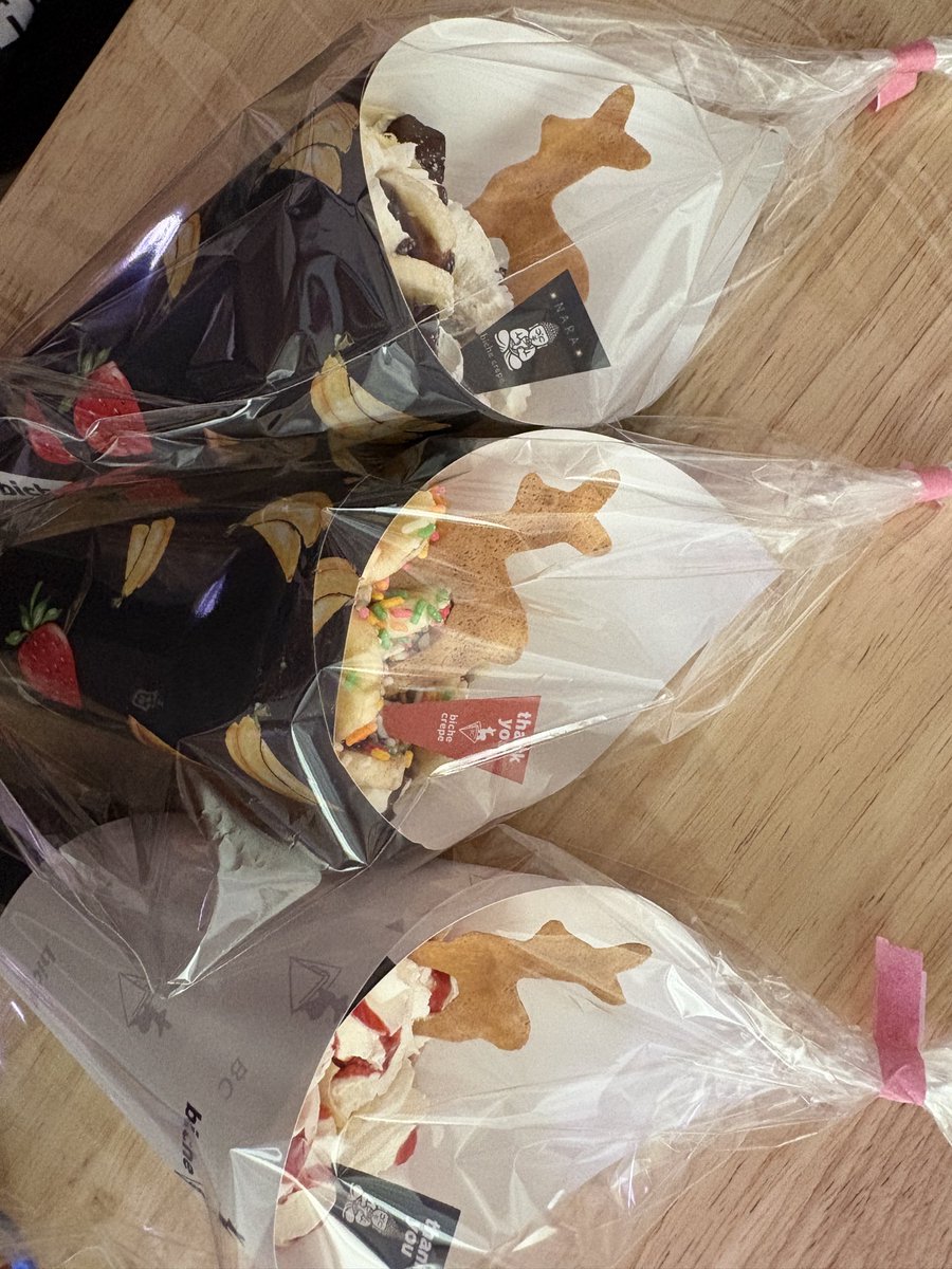 VoVRKYWmoVbsaFG's tweet photo. 好きな芸人さんたちが次々結婚されていって嬉しい気持ちとなんか寂しい気持ちが（笑）
今日はもう辻さんの好きなクレープ食べた！甘いもの食べるきっかけもろたと思おう
おめでたい！ https://t.co/mPHe7JNz4C
