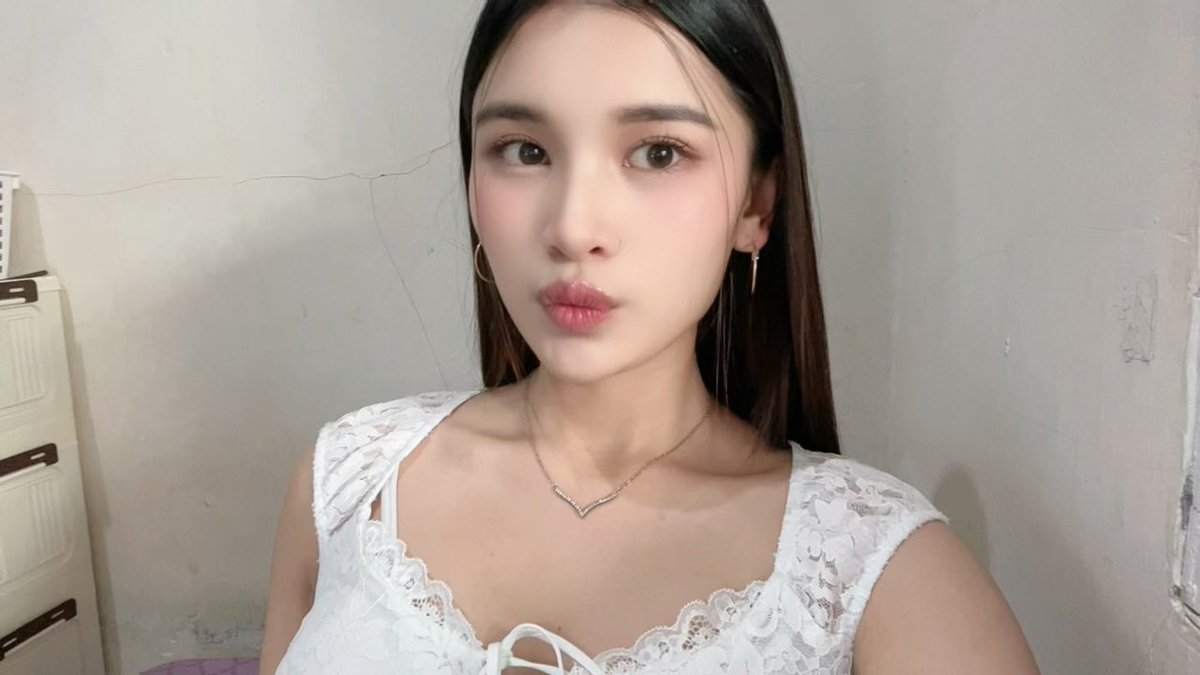 jcallmesisyy's tweet photo. apa hukum nya naksir sama diri sendiri? merasa cakep aja liat poto ini hehe https://t.co/49LGUDJfiH