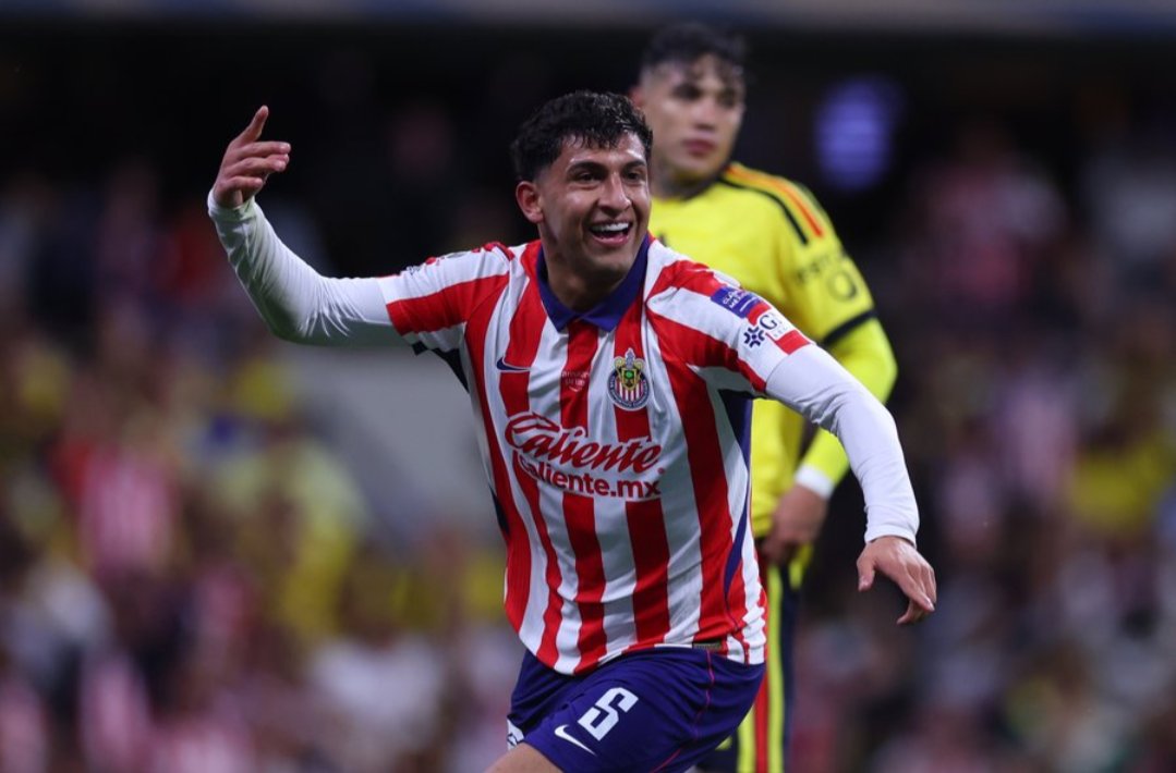 Rene_Tovar's tweet photo. ... Lecció para los que por años aseguraban que Chivas ya tenía que abrirse a 'extranjeeos' porque no era competitivo... Hoy han borrado a las gloriosas Águilas tricampeonas del América le duela a quien le duela ¡En su casa!
Foto @Chivas https://t.co/STOAeEqFTC