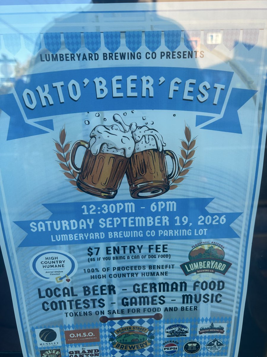 MikeRDzign's tweet photo. Made it to the final hour of @Lumberyardbrew s Okto’beer’fest to join my son before last call. Had a Peel out Grapefruit IPA 🍺 and got a cool mug. https://t.co/S7XS0hDw27