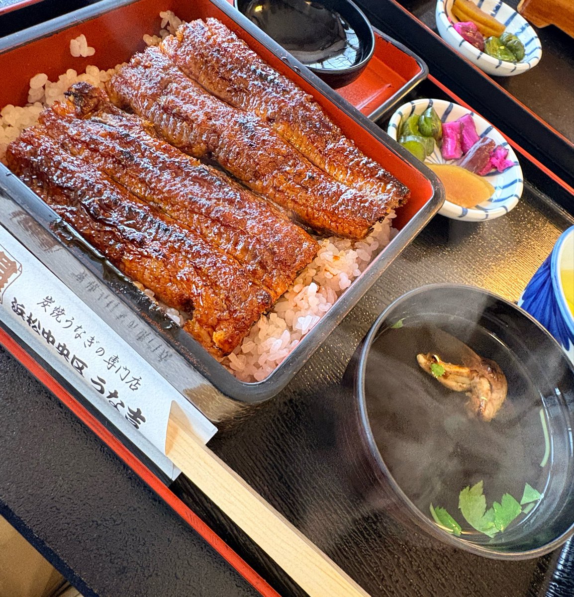 mayusakurai's tweet photo. 今日は夏にめちゃ混みで行けなかった関西風の鰻屋さんに行ってきた。サクサクと炭焼きの香りで美味しかった🐍#うな吉 https://t.co/jyP2O88pUk