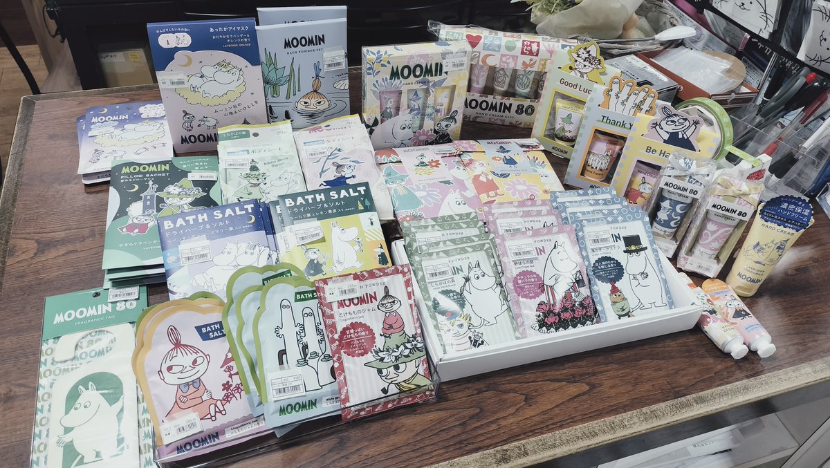 animalgoods_os's tweet photo. 卸業者さんから #ムーミン グッズ🦛🇫🇮を少量ずつ仕入れることが出来たので、試しに入荷したことのない商品色々注文してみました😊
#ギフト にも使える🎁 #バスソルト 🛁や #ハンドクリーム 🍦🫲が多めです😊
プレゼント🎁にいかがでしょうか😉

#MOOMIN #大洗町 #茨城 #大洗 #茨城県 #雑貨 #雑貨屋 https://t.co/MXoOCRuO6r