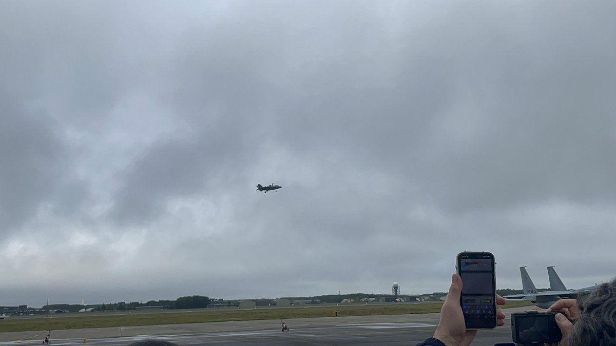 Sinpei0529Eva's tweet photo. ホバリング飛行最高でした！
飛んでくれてありがとぅ！
#三沢基地航空祭 https://t.co/QLiAOlq5nA