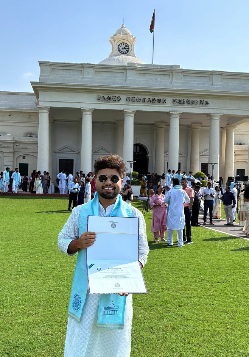 gyanshu_pathak's tweet photo. Officially a Graduate now 😊🔥 ! https://t.co/MpbMz7iK5n