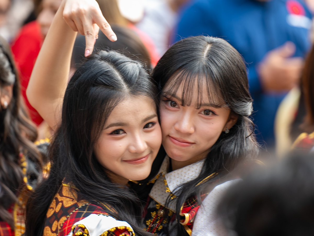SyachleviR's tweet photo. My Langit and Bumi 🫶🏻
@CErine_JKT48 @Aralie_JKT48 

Shooting MV “Ayo Senyumlah”, Jakarta.
20092026. https://t.co/6BbS426Hfa