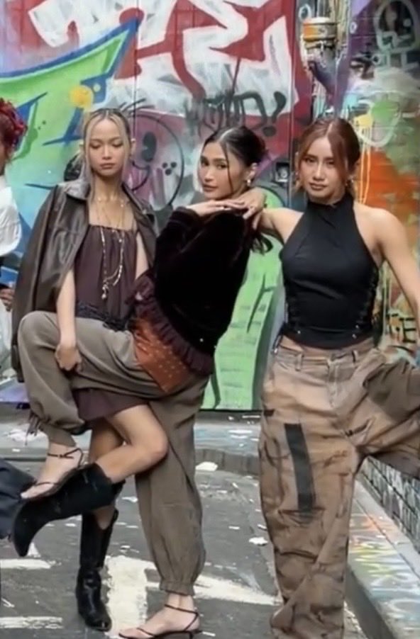 gwennycake's tweet photo. legal na talaga jhogwen, nakakalusot na sa great wall eh ems hahahaha pls ang cute din ng jhogwenshee talaga 😭 https://t.co/a7RA0obq7r