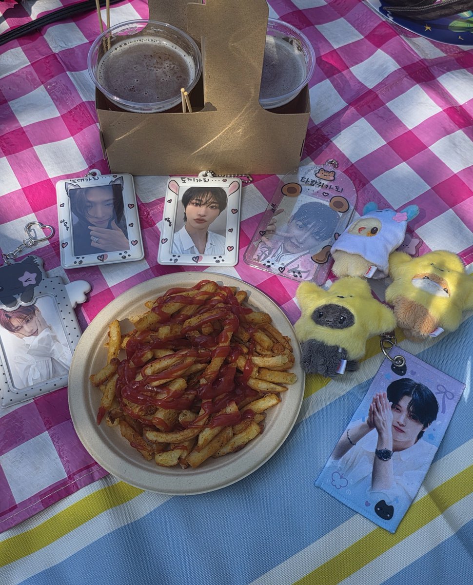 AtoZ_3month's tweet photo. 요깃거리 먼저 하께여〰️ https://t.co/7IkjG1ardd