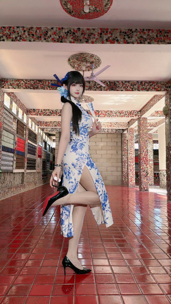 mikomikoww's tweet photo. Porcelain blue. 🩵 https://t.co/VP3SFb8RMO