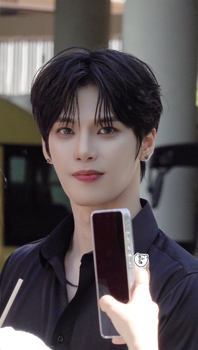 JUNerang_0925's tweet photo. 260920 인기가요 

얼굴이 미쳤어...🫠🫠

#이재준 #재준 #인어미닛 #INAMINUTE  #ジェジュン #イジェジュン #JAEJUN #LEEJAEJUN https://t.co/zs3qQ1LWdv