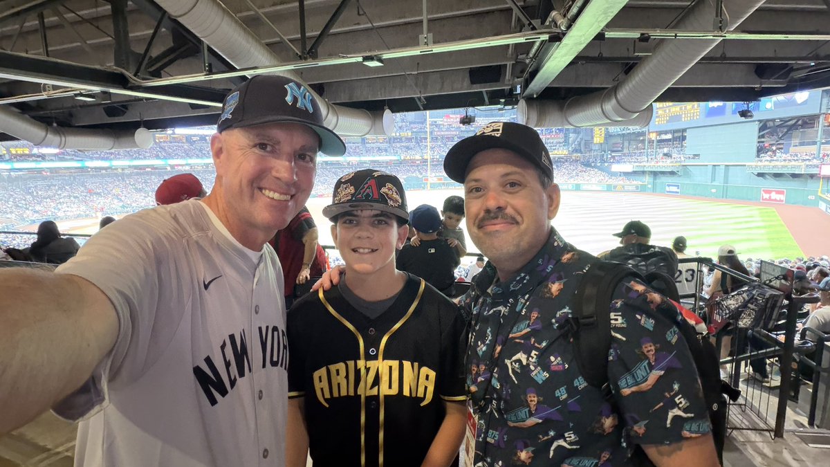 Shawn_Moran's tweet photo. Got to meet @Cap_Kaveman tonight at Chase Field. Hoping the @Dbacks can keep the magic alive this season! https://t.co/drc3hvQUyY