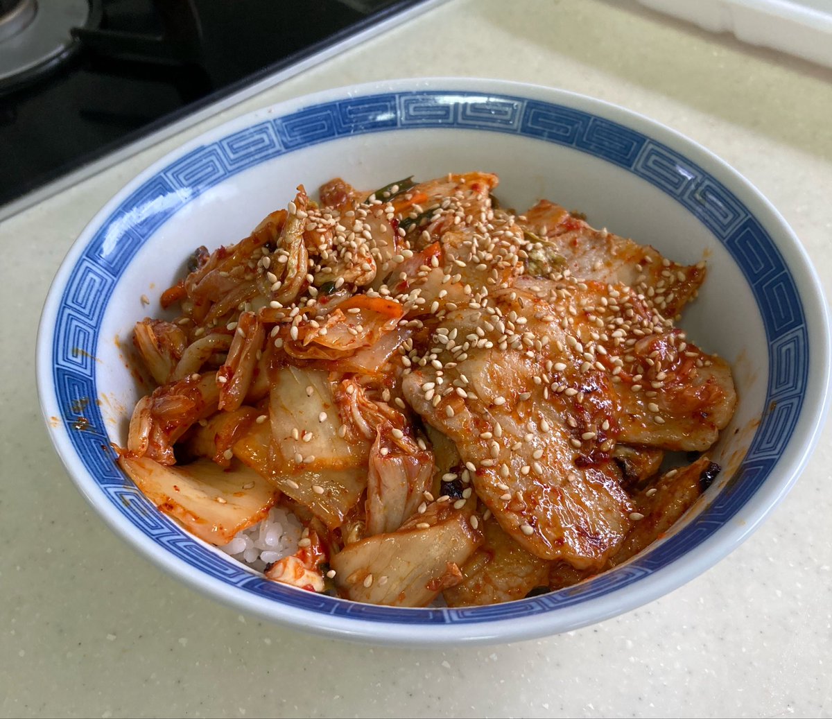 2403alex1's tweet photo. みんな〜
お昼は豚キムチ丼よ〜 https://t.co/Aj4h9Bbi1y