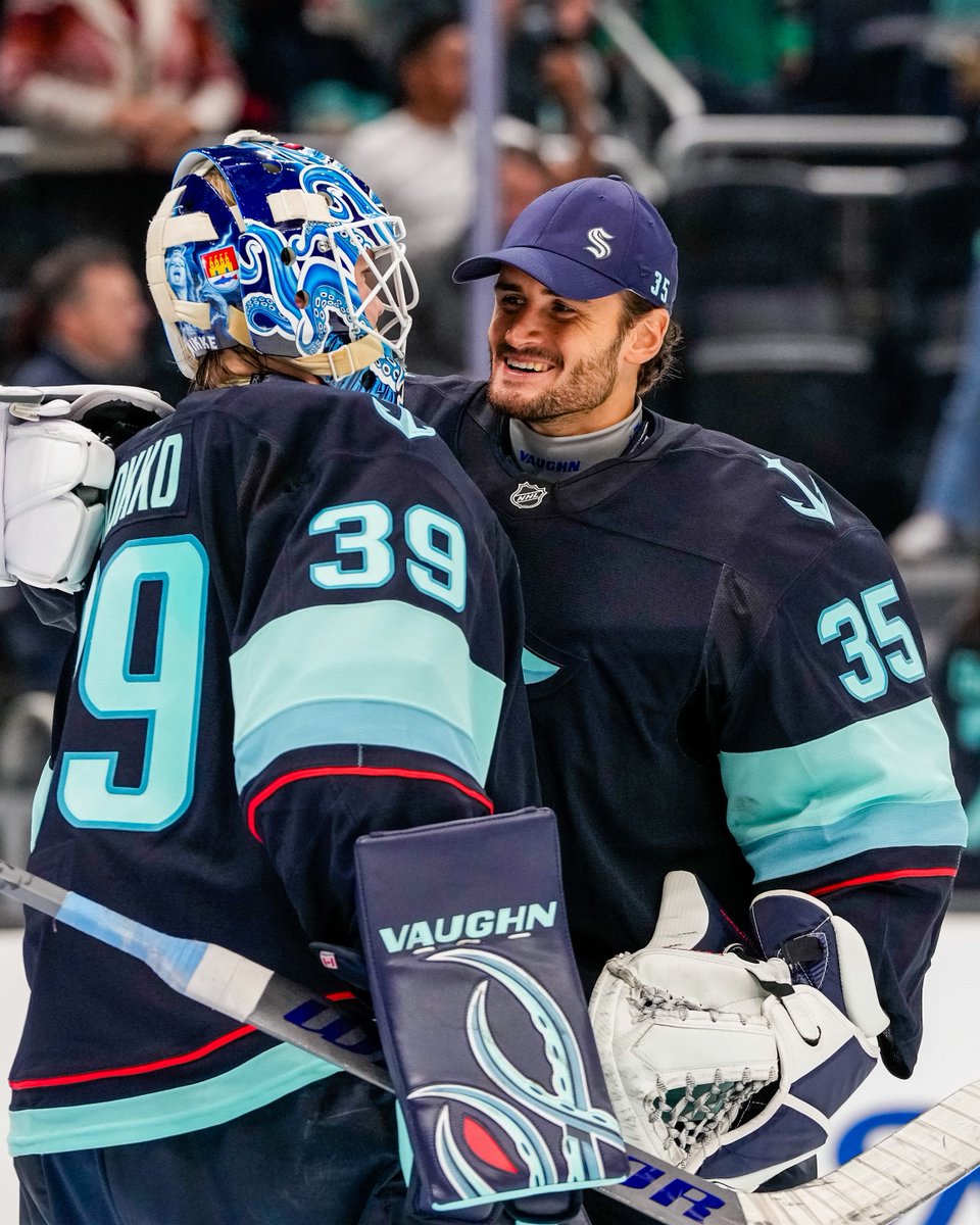 SeattleKraken's tweet photo. sleep tight, friends – goalie hugs are back 🫂 https://t.co/vxQvhuXUzH