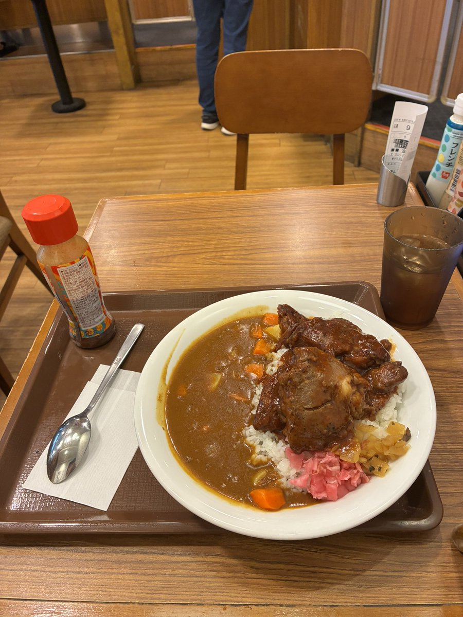 shimizuytk's tweet photo. すき家で期間限定メニューのポークロックカレーをいただきました。

ネットで色々言われているのを見ましたが、肉がホロホロして普通に美味しいです。

肉トリプルの大盛りにしたのですが、さすがに量があり、ちょっとヤバかったです😅 https://t.co/mcHSKIHBxm