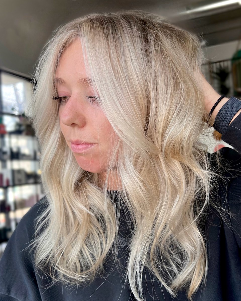 Concepcionaodu's tweet photo. Seamless Creamy Blonde that last 3 months! Yes.. and? ♡ https://t.co/xItCOiSsUK