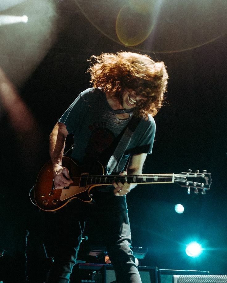 toro_saurus's tweet photo. thread of my favorite ray toro photos 🤤 https://t.co/PwIK4WbXpI