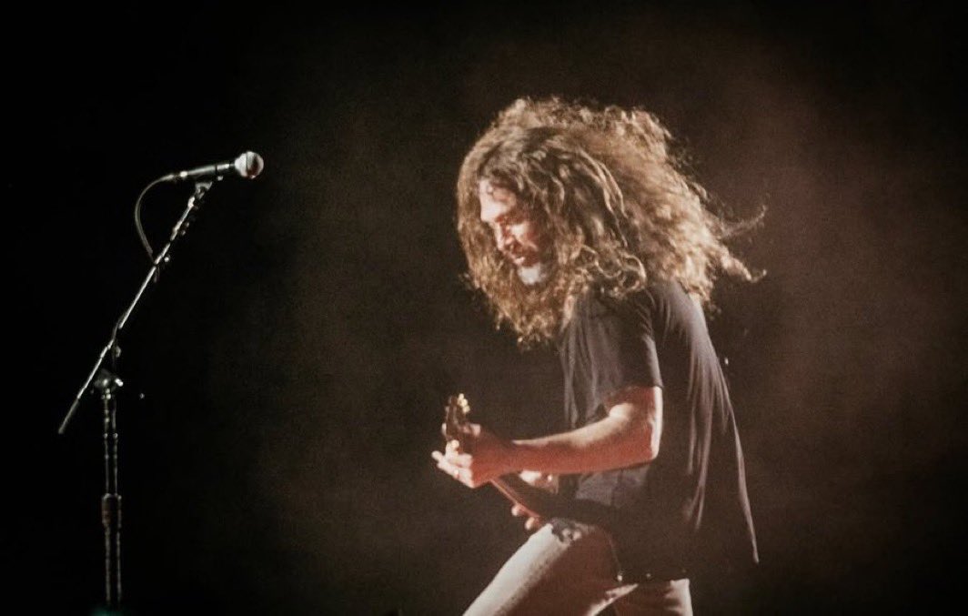 toro_saurus's tweet photo. thread of my favorite ray toro photos 🤤 https://t.co/PwIK4WbXpI