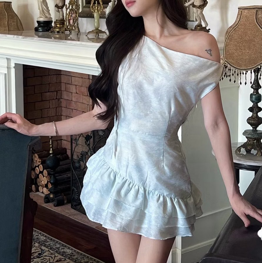 sonhosaurus's tweet photo. ไปเจอชุดออกงานของแบรนด์ไทยมา ทรงสวยมากก แล้วราคาไม่ถึงพัน มีหลายแบบเลย ใส่ไปเที่ยวได้ด้วย งานสวยสุดๆ🩰🌟🍐 https://t.co/0AOrnvb3CO