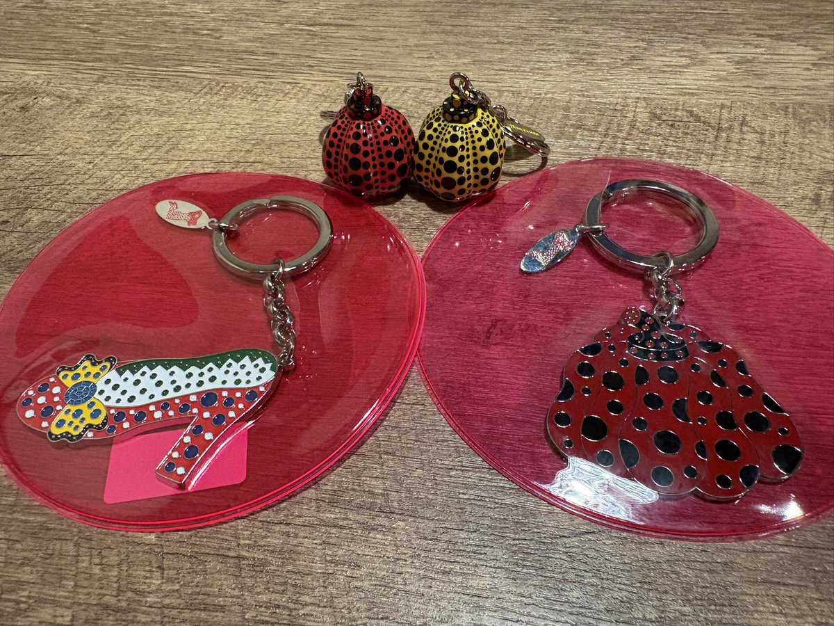 lune_78's tweet photo. 草間彌生展を見に行ってお揃いのキーホルダー買ってからの
鎌田にあるVANSAN行った
草間彌生の世界好きすぎた！！
VANSANフリードリンクの種類たくさんあるしゆっくり過ごせてなかなかよかった。

#福島市 https://t.co/ISK896KUkr