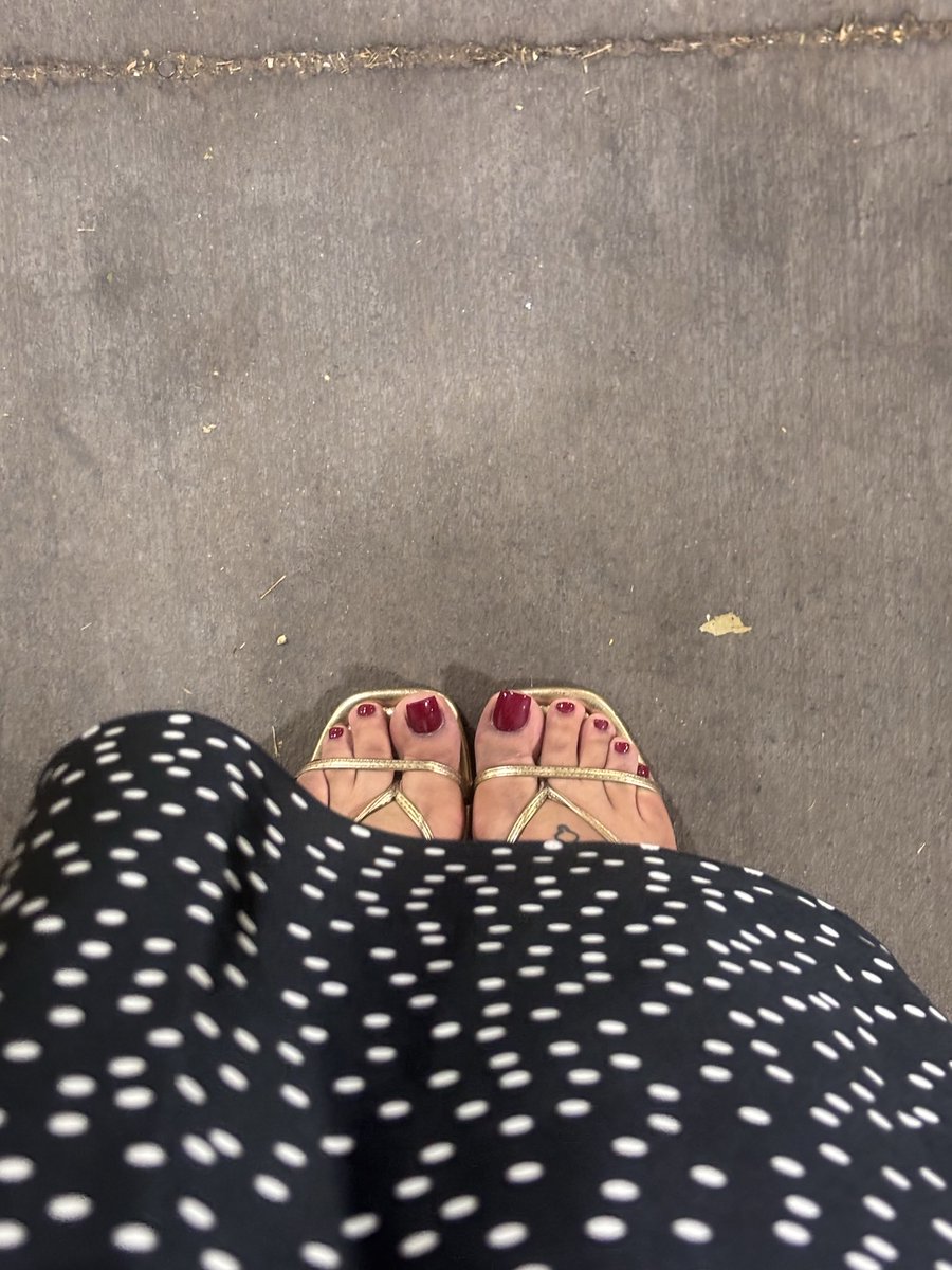 avensinss666's tweet photo. the #toes and the face https://t.co/htTRitfzKU