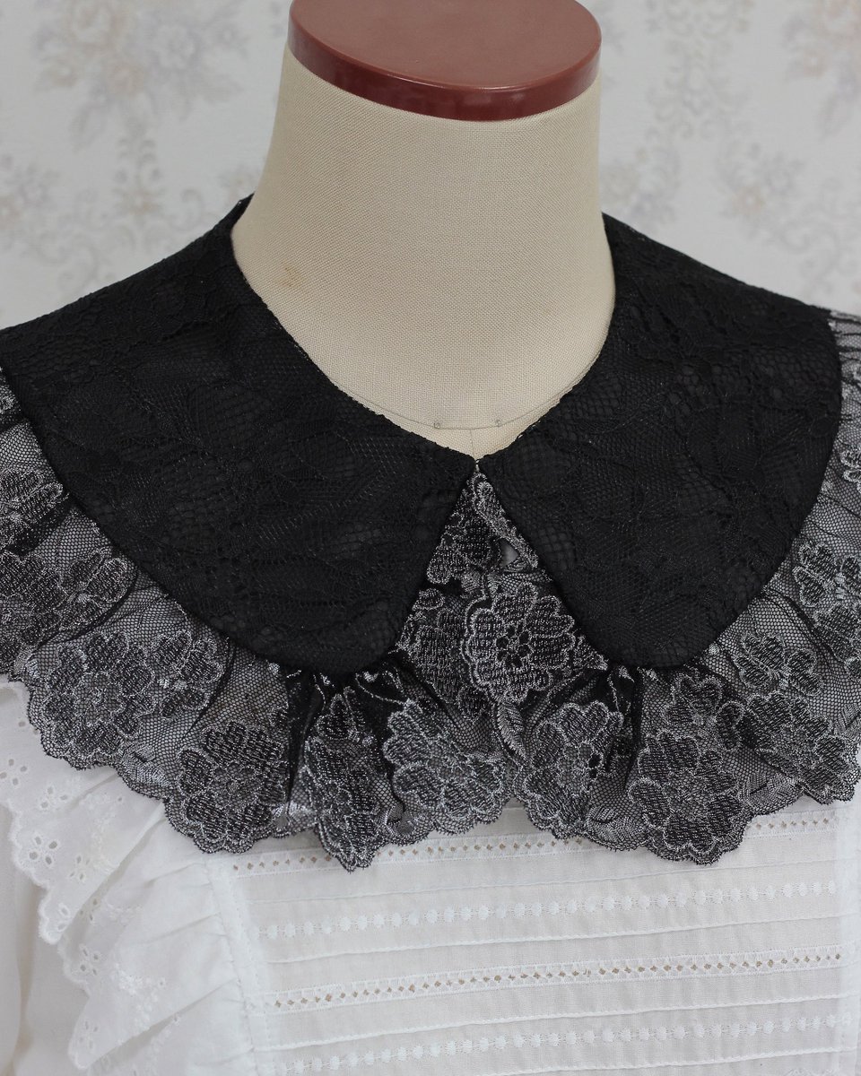 eden_secret's tweet photo. ꫛꫀꪝ✧‧˚

floral lace collar&amp;ribbon headdress
(black×silver)

+:.🖤🥀𝜗𝜚🥀🖤.:+

10/3(土) #ゴスロリマーケット にて販売いたします

----------
#GLM15
出展日:10/3(土)
ブランド名:Eden;
ブースNo. D-15,16
価格帯:¥3000〜15000
支払方法:現金/クレカ/交通系IC
------------
#GLM15Eden https://t.co/CNPHjuyeKL