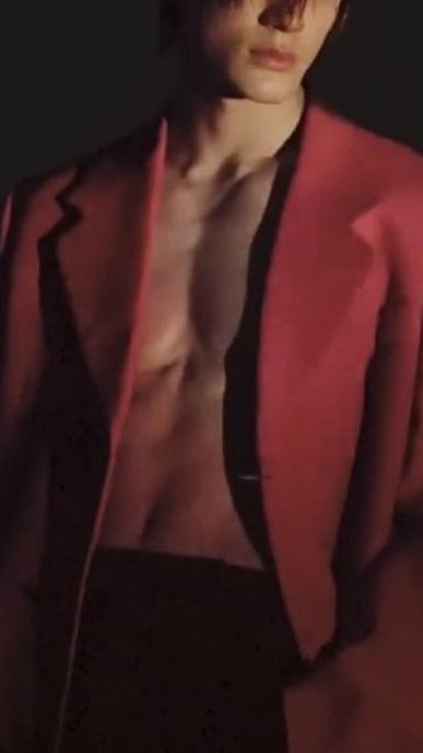 aijiyw's tweet photo. just a blazer, abs, and jeno. 🔥🔥🔥

love this styling on him always, love how jeno carries it with class, love how jeno makes it looks both sexy and expensive, love how it suits him so well, i just love high fashion jeno! https://t.co/udnafEBb3w